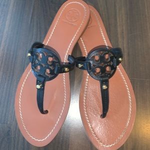 Black Tori Burch Mini Miller Gabriel Thong size 8